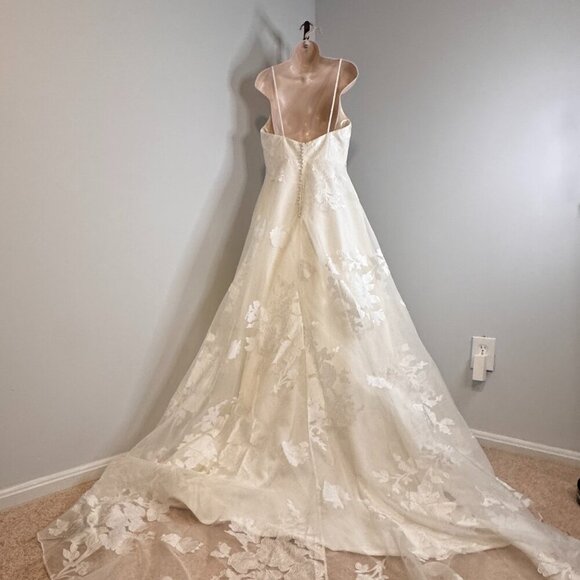 Jacquelin Exclusive Ivory Wedding Dress - Size 12 - Picture 10 of 15